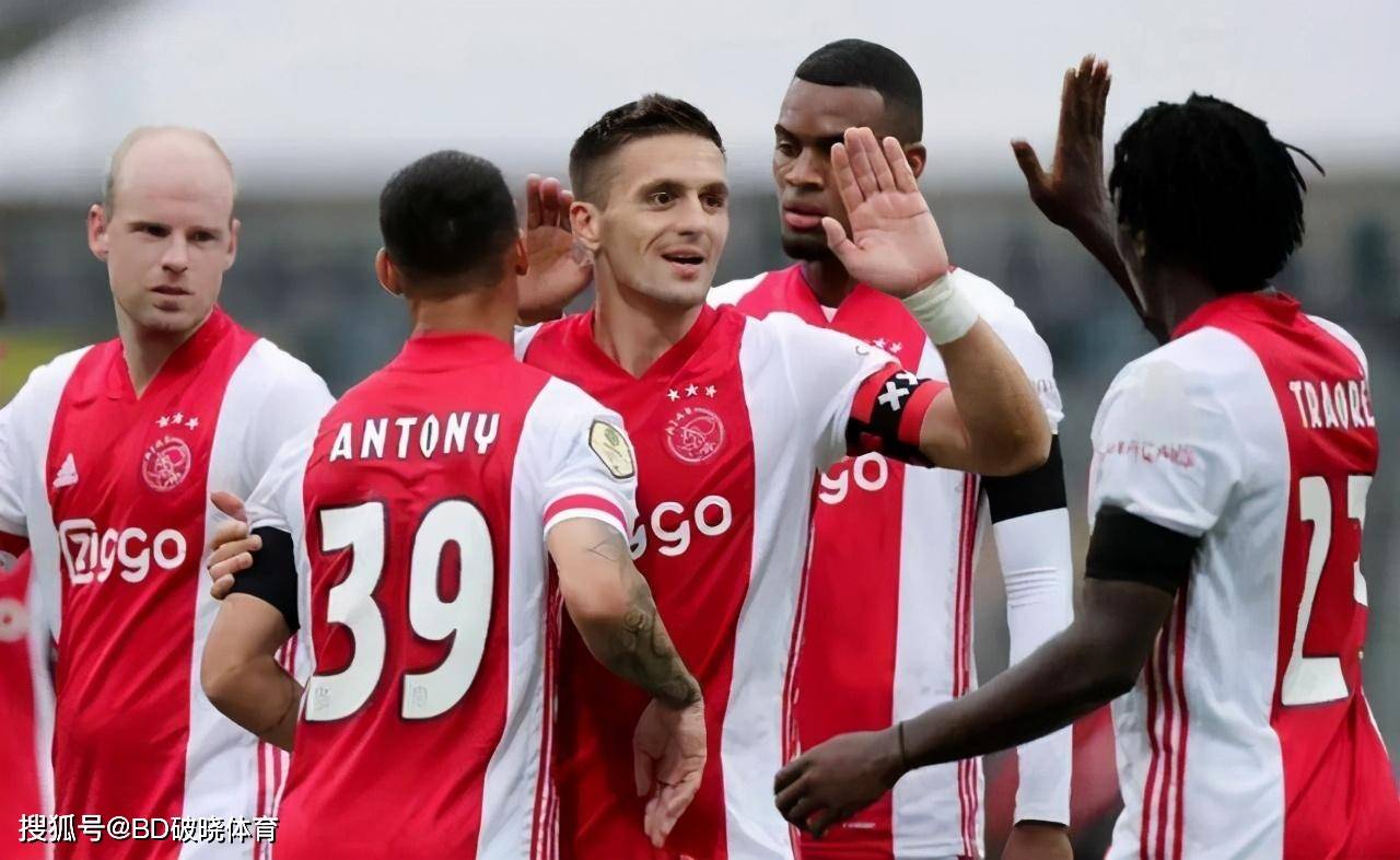 举拉开差距 举拉开差距