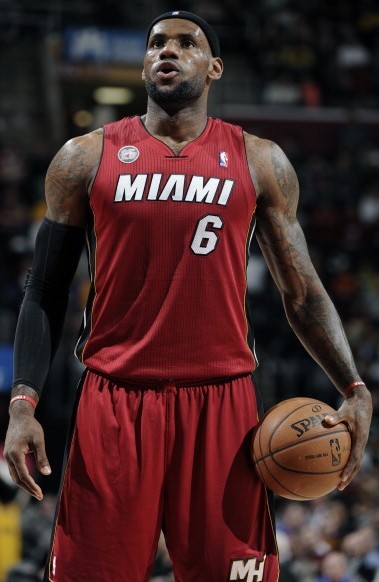 围更靠近中 围更靠近中